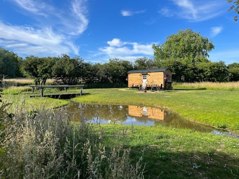 אשפורד Mountbatten Shepherds Hut & Buckhurst Shepherds Hut מראה חיצוני תמונה