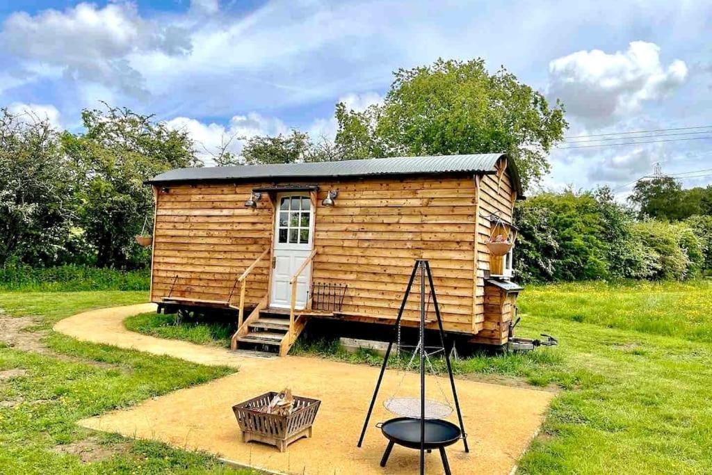 אשפורד Mountbatten Shepherds Hut & Buckhurst Shepherds Hut מראה חיצוני תמונה